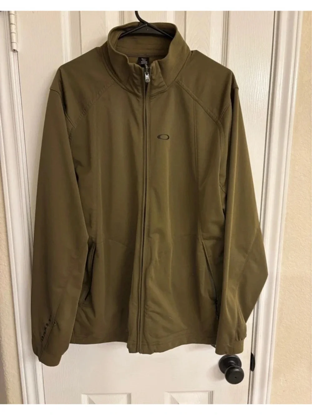 Oakley Men's Lightweight Brown Softshell Jacket with Zip Pockets